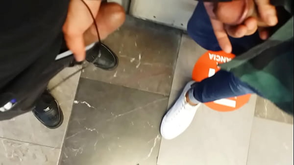 Chico Nerd Me La Mama Bien Rico thumbnail