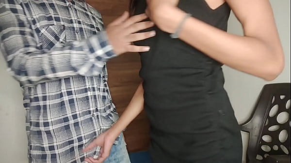 Play MP4 - Soniya bhabhi ne apne Boss ke sath office me sex kiya