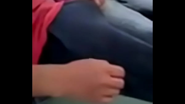 Excitado no ponto de &ocirc;nibus 