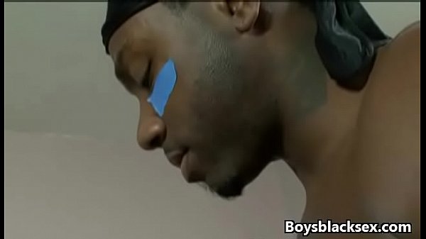 Black Muscled Gay Dude Seduce White Twink For A Good Fuck 11 thumbnail