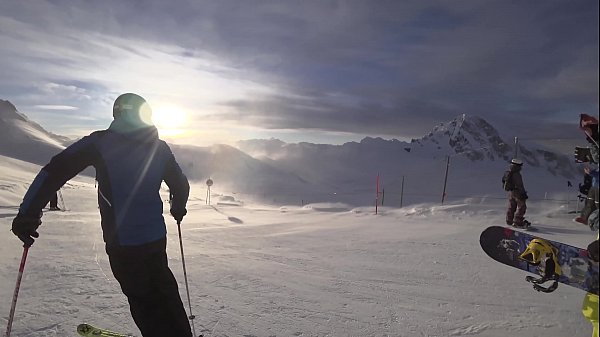 4K Public cumshot on mouth in ski lift Part 1,2