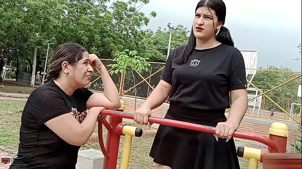 Aprovecho Una Desilusi&oacute;n Amorosa De Mi Mejor Amiga Para Lamerle Y Frotarle Ese Co&ntilde;o thumbnail