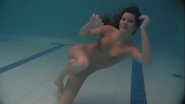 Beautiful exquisite body_teen Natalia Kupalka swimming naked