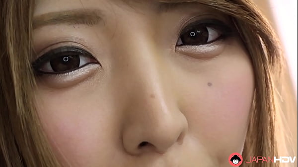 Miina Minamoto masturbates her shaved pussy 