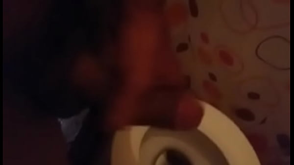 PUNHETA NOBANHEIRO DO ANÔNIMO