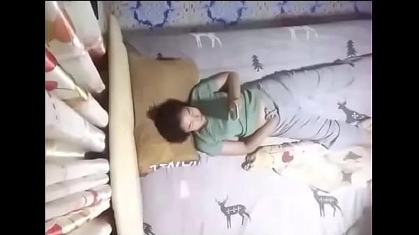 Play MP4 - Behind the scenes of a beautiful woman masturbating