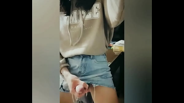 Play MP4 - 短褲高潮自慰射精