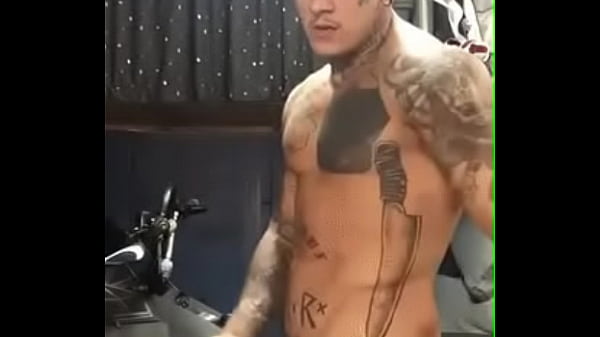 Gostoso tatuado 