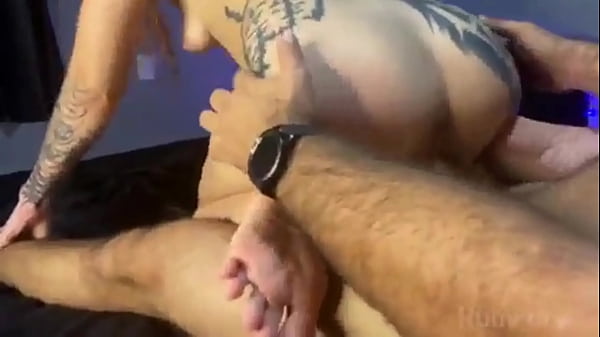 Ela gosta de apanhar antes de ganhar vara puta safada apanha at&eacute; de pau