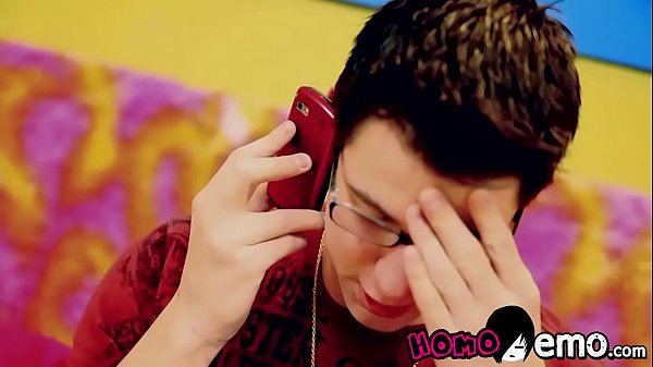 Play MP4 - Emo gets his ass devoured hard by nerdy dude with glasses