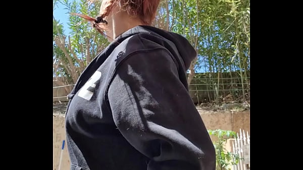 Nonton Quant Tu As Vu Que Les Voisins Du Rbnb Te Matter Par Leurs Fen&ecirc;tre Et Que Tu ... thumbnail