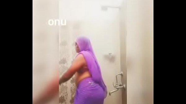 Sonusissy hot show in saree In bathroom