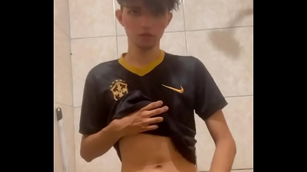 Algu&eacute;m agora para me mamar gostoso cuida em adquirir rt x rt 