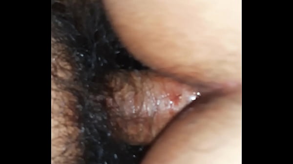 Primera vez por el culo!!! Ricos gemidos de la puta. Le sangra el culo y sigue gimiendo