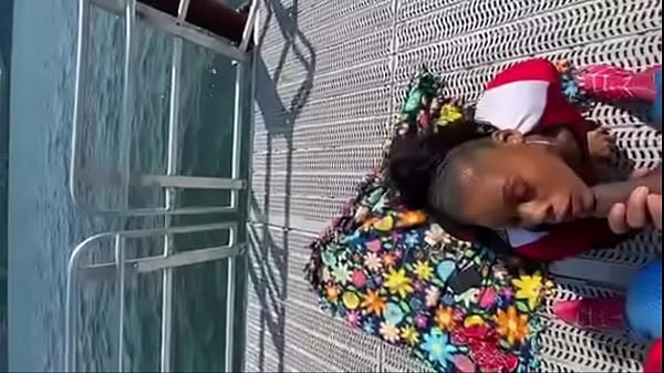 Play MP4 - Spidey man  getting great blowjob outside