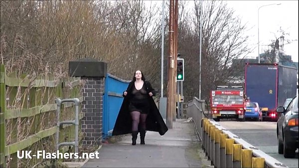 Chubby amateur flashing and bbw public masturbation_of fat exhibitionist_Emma ou