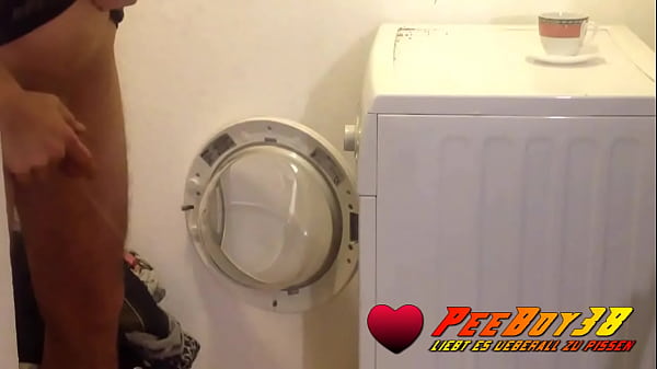 Play MP4 - Pissen auf den Laminat