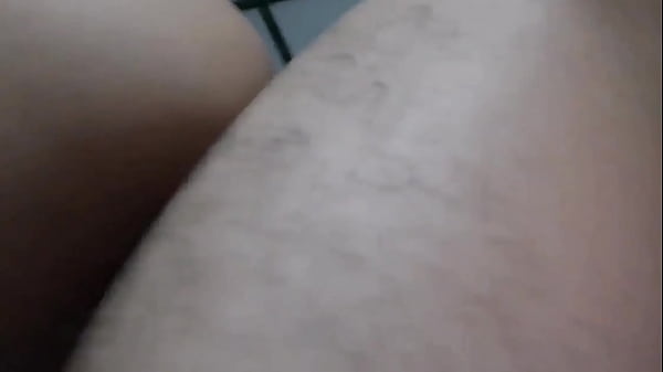 Jovencita latina de 18 años de culo enorme se atreve a follar conla puerta del apartamentoabierta