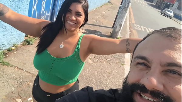 Mijando na Rua: Casal Apronta em S&atilde;o Paulo 