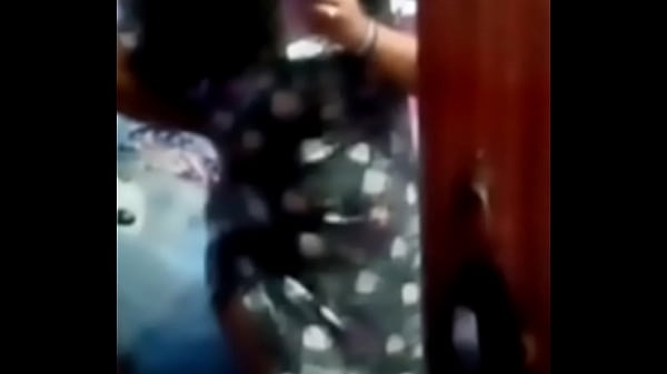 Play MP4 - La Yari se me desnuda