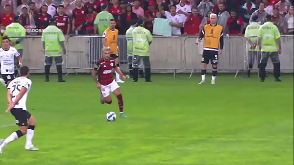 Arrascaeta comendo paulista comasssistencia pormografica