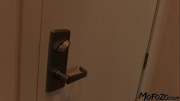 Nonton Mofozo.com - 18 Year Old Redhead Enjoys Fucking With A Big Dick thumbnail