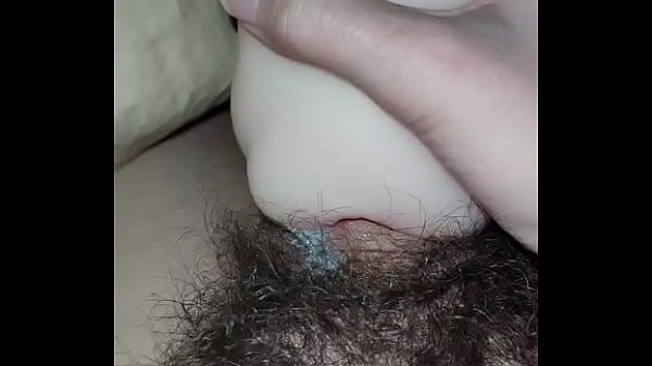 Nonton 用杯子自慰 thumbnail