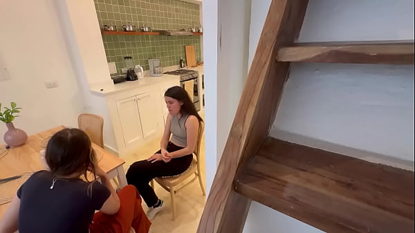 Mi chica de limpieza me da lastima por eso me la follo 