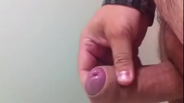 Punheta no Banheiro Publico