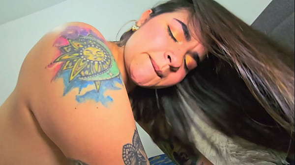 Play MP4 - Mi hijastra de gran culo me seduce cuando mi esposa esta en el banco