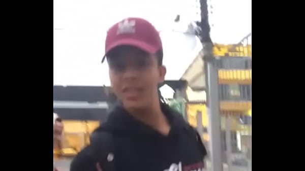 &ldquo_Novinho safado se exibindo na porta da escola&rdquo_