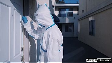 Nonton Lola Fae And Her Bf Wear Protective Clothing Due To The Pandemic.they Are Still Horny And The Small Tits Babe Starts To Masturbate While He Jerks Off thumbnail