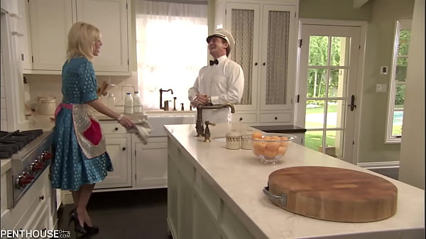 Play MP4 - PenthouseGold&period;com - Filthy MILF Holly Sampson Invites The Milkman In To Pound Her Pussy