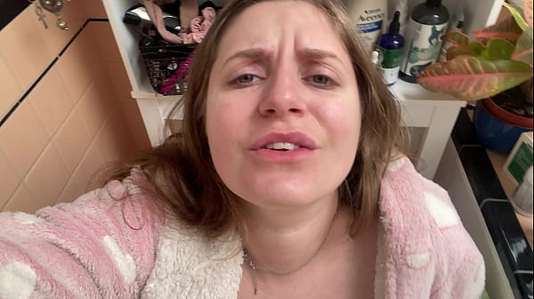 Nonton Holding My Pee All Night! thumbnail