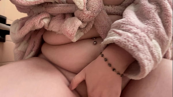 Play MP4 - Holding My Pee All Night&excl;