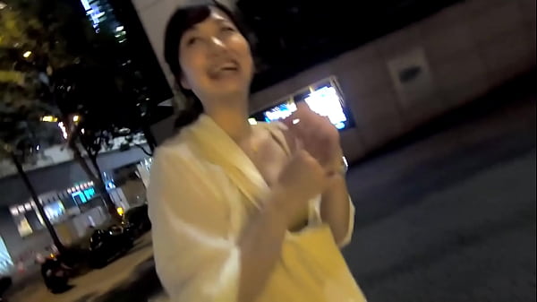 Play MP4 - 新ナンパスポット『渋谷横丁』で見つけた根っから優しいご奉仕好きのユキノちゃん！実は介護しながらお持ち帰り常習？！Part1