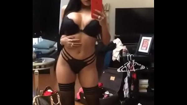 Morena peituda gotosa de lingerie