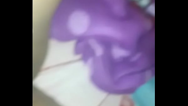 Play MP4 - Guatemalteca se queda sola en el cuarto