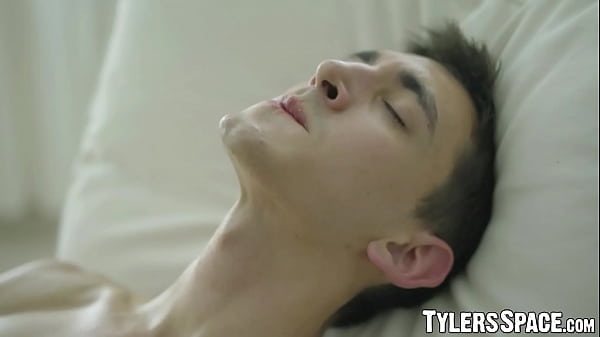 Play MP4 - Nubile twink Riley Moore moans hard while jerking off solo