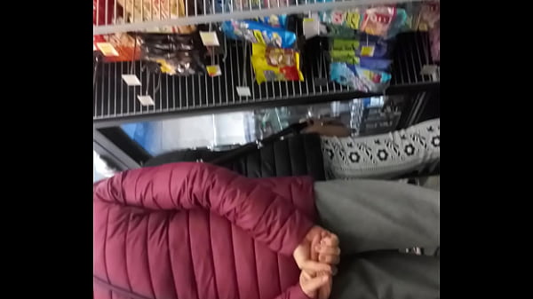 Play MP4 - Morris cachonda me lo ve y se toca en publico