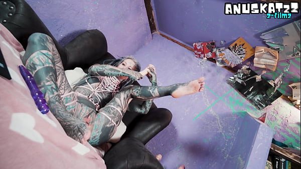 Tattoo Model Livestream With Anal Masturbation thumbnail