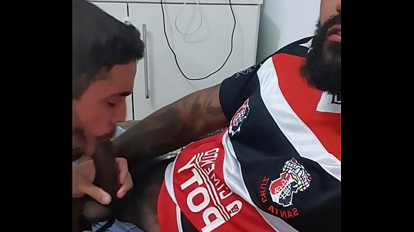 Play MP4 - Novinho foi jogar e acabou levando piroca do negao