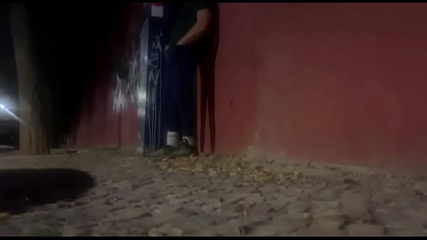 Play MP4 - Amateur horny boys street encounter