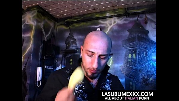 Play MP4 - Adesso mi inculo la segretaria&excl;