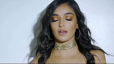 Nonton She Loves Bbc thumbnail