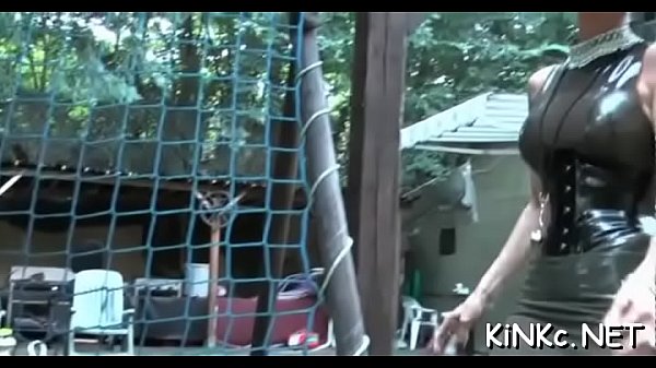 Female dom plays with ass bondman 