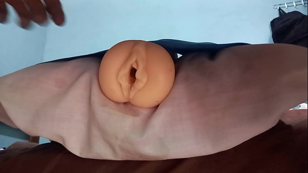 Play MP4 - Rellenando vagina de goma con mucho semen con verga palpitante hasta acabar temblando