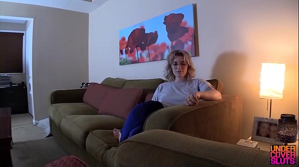 Nonton Stepdaddy's Girl Comes Home To Stepfather For Holiday Complete Vid thumbnail