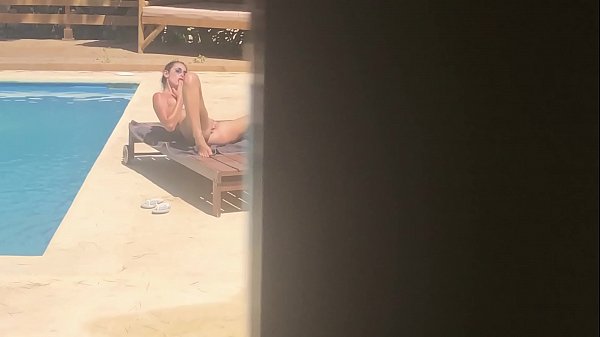 Play MP4 - A TOUR DE ROLE&comma; MON HOMME SE FAIT SUCER PAR MES SEXY COPINES ET MOI &comma; A IBIZA &excl;