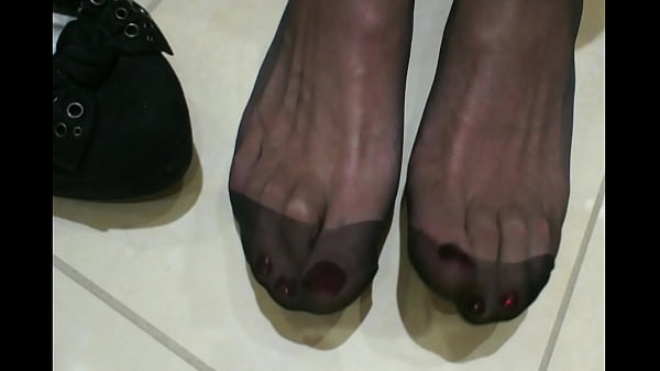 Play MP4 - Satin panty & stockings